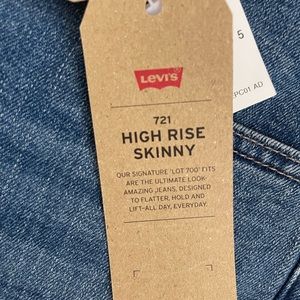 NWT Levi’s 721 High Rise Skinny Jean Size 24